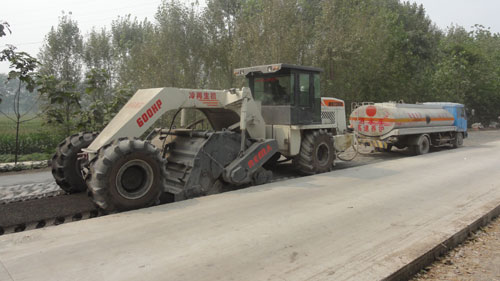 WR2300L，西華縣二灰碎石冷再生